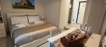 Studio 'Re Desidero' with Wi-Fi and air conditioning