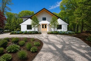 Exterior - The Farmhouse at Sea Farm in Bridgehampton (Bridgehampton)