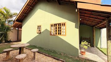 Comfort Chalet, Garden View | Outdoor dining