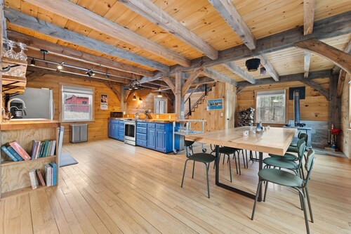3-bedroom farmhouse 15 minutes from Williamstown and Bennington.