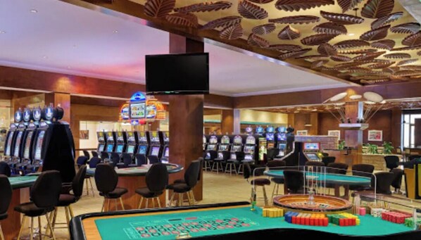 Casino - Vrbo Property (Oyster Pond)