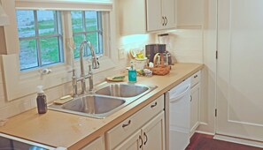 Private kitchen - Stobbs Cottage - Extraordinary Rural Granville Cottage with generous amenities. (Granville)