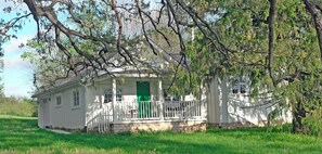 Exterior - Stobbs Cottage - Extraordinary Rural Granville Cottage with generous amenities. (Granville)