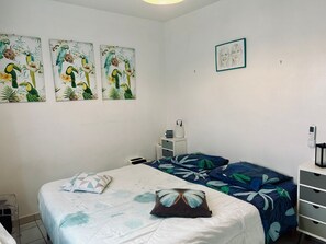 Strykejern/-brett, internettilgang og sengetøy