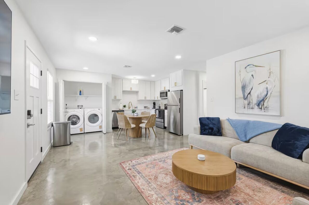 Maison Luxe, 3 chambres, non-fumeurs, animaux de compagnie acceptés | Coin séjour | TV connectée