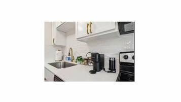Full-size fridge, microwave, oven, stovetop