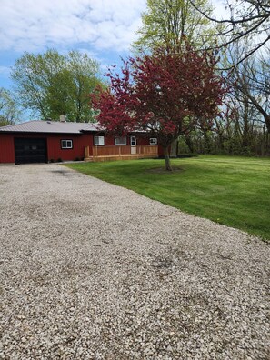 Exterior - Cozy cottage on pelee island, Ontario The perfect getaway on the North shore! (Pelee Island)