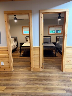 Room - Cozy cottage on pelee island, Ontario The perfect getaway on the North shore! (Pelee Island)