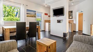 Fernseher, DVD-Player, Stereoanlage