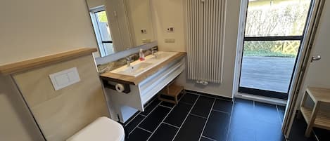 Shower, hair dryer, towels