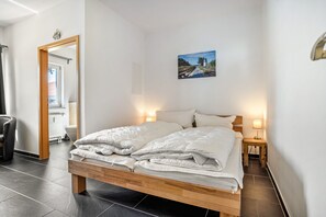 WiFi - Spacious holiday apartment with private terrace and sauna (Trassenheide)