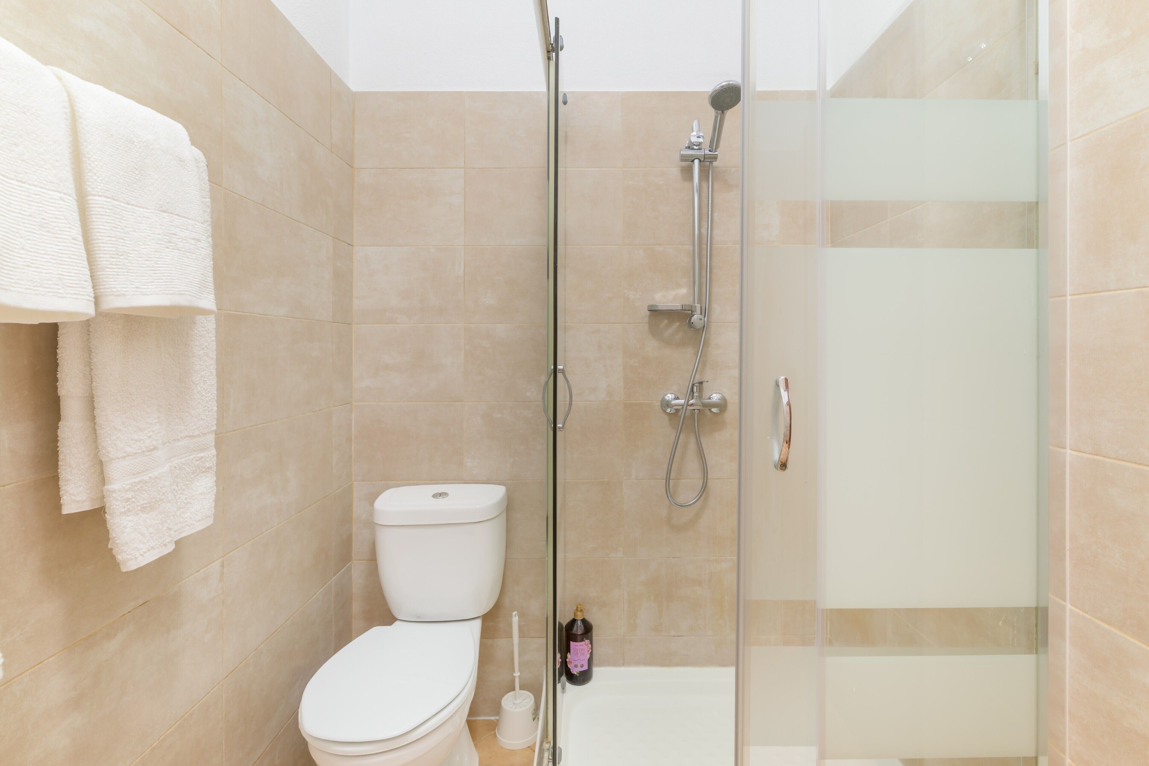 Shower, towels