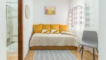 1 bedroom, WiFi, bed sheets