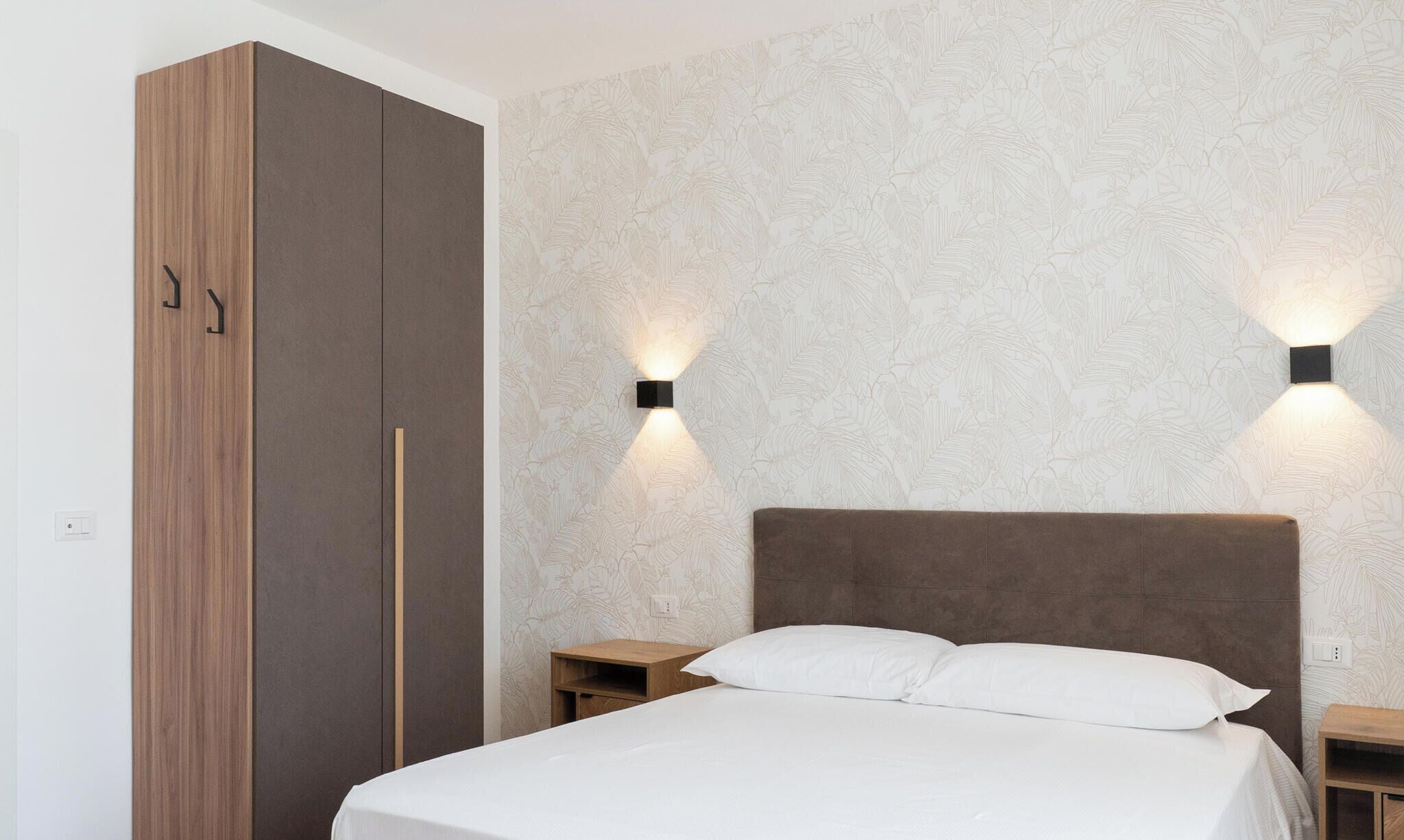 Double Room | Iron/ironing board (on request), WiFi (free)