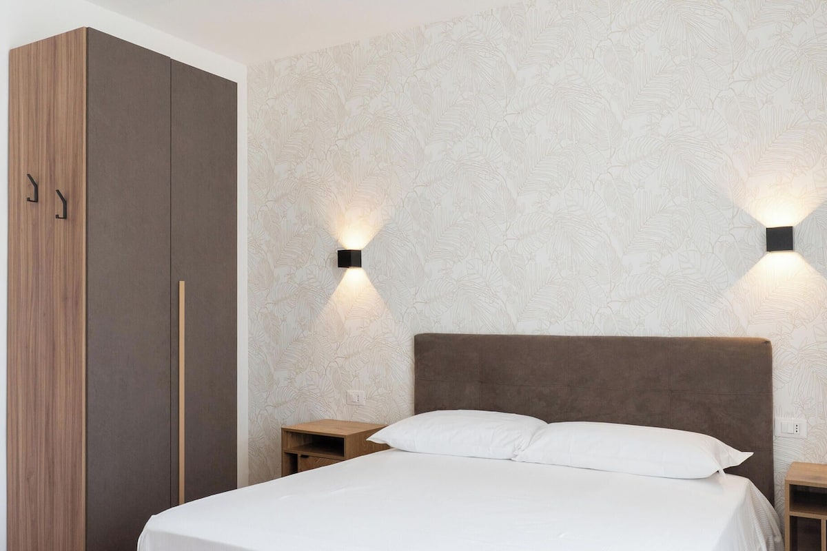 Double Room | Iron/ironing board (on request), WiFi (free)