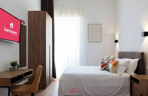 Triple Room | Iron/ironing board, free WiFi - Barirooms - Lungomare (Bari)