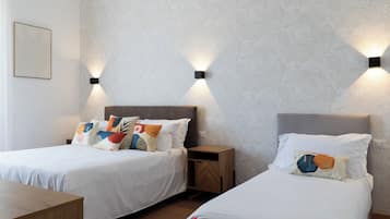 Triple Room | Iron/ironing board, free WiFi