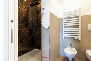 Bathroom - Barirooms - Lungomare (Bari)