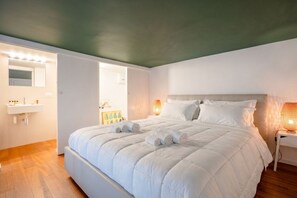 In-room safe, travel cot - Ginevra Home - Elegant Historic Retreat in the Heart of Bari (Bari)