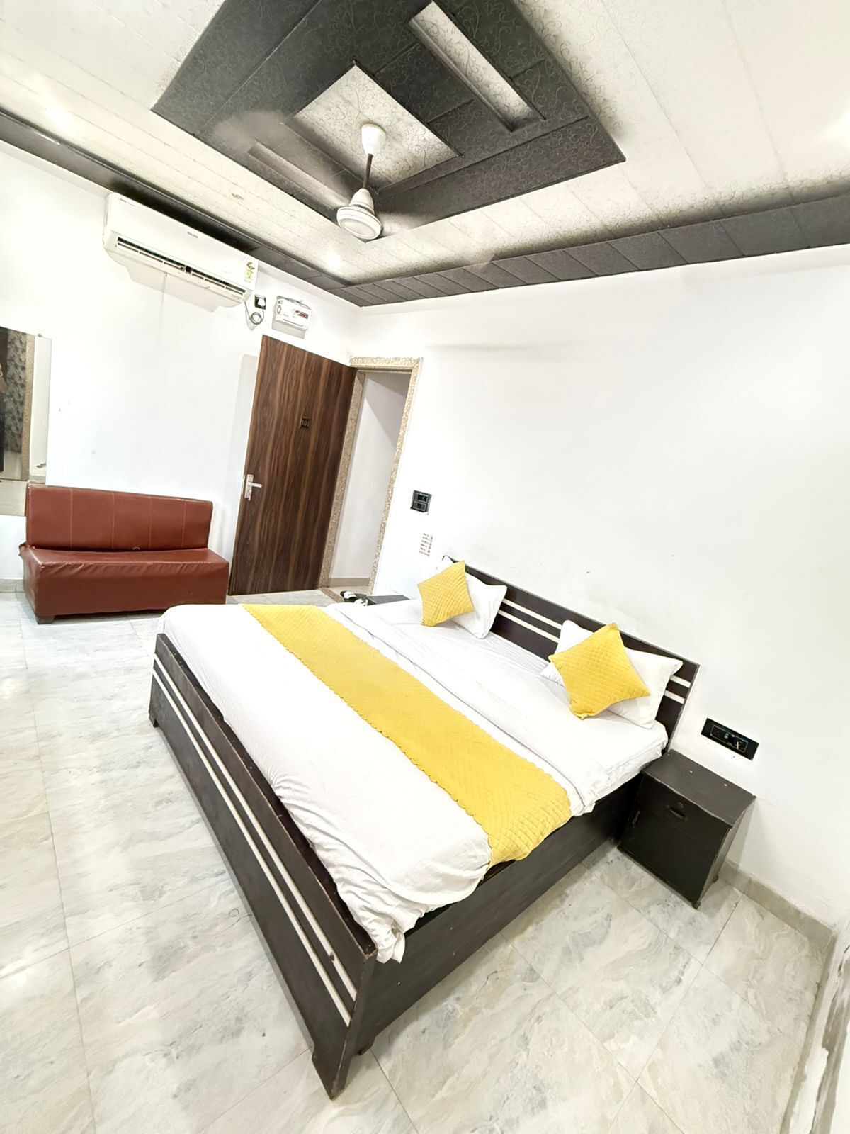 Deluxe Room | Desk, free WiFi
