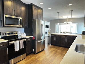 Private kitchen - Historic 4BR Downtown Cedar City : Near SUU, Zion, Bryce & Shakespeare Festival (Cedar City)