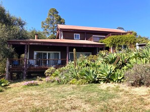 Exterior - Beautiful 3-bedroom house with ranch vibe in a desired location of Santa Barbara (Santa Barbara, California 93105)