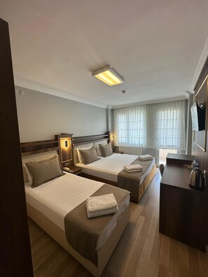 Decoración personalizada, muebles diferentes y escritorio 