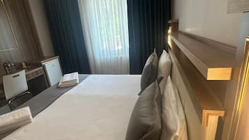 Decoración personalizada, muebles diferentes y escritorio