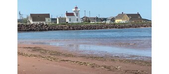 Two bedroom bay view North Shore bungalow 10 minutes to Cavendish sleeps 6.