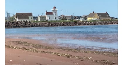 Two bedroom bay view North Shore bungalow 10 minutes to Cavendish sleeps 6.