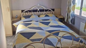 Room - Cabin Sleeps 6 With Wifi (Skegness)