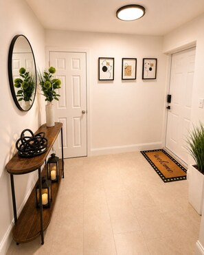 Interior - 418 Luxury - Living 2 (Miami)