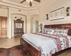 Room -  6-bedroom home in serene Scottsdale with fitness room/hot tub/pool/e-bikes (Scottsdale)