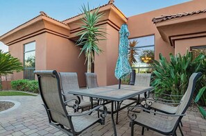 Outdoor dining -  6-bedroom home in serene Scottsdale with fitness room/hot tub/pool/e-bikes (Scottsdale)