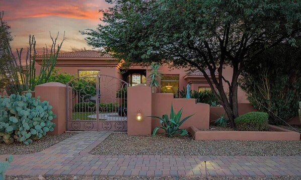 Exterior -  6-bedroom home in serene Scottsdale with fitness room/hot tub/pool/e-bikes (Scottsdale)