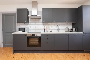 Kühlschrank, Ofen, Geschirrspüler, Toaster