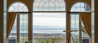 Mountain Estate with View, Hot Tub, Game Room, Cinema