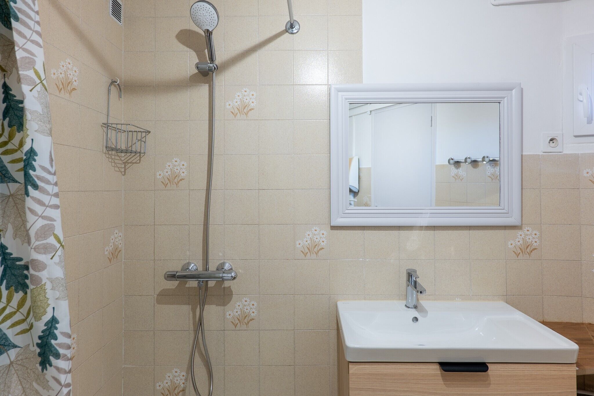 Shower, towels