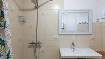 Shower, towels