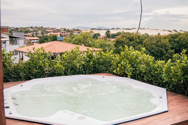 Outdoor spa tub