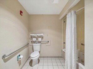 Hair dryer, towels, soap, shampoo - Hotel Blue Baytown TX (Baytown)