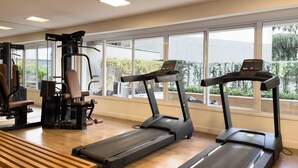 A gym with treadmills, weight machines, and a wooden bench. - Home Bikers (São Paulo)