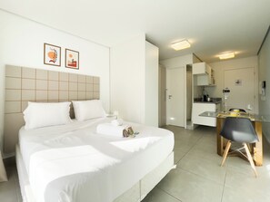 Cortinas blackout, tabla de planchar con plancha y wifi gratis 