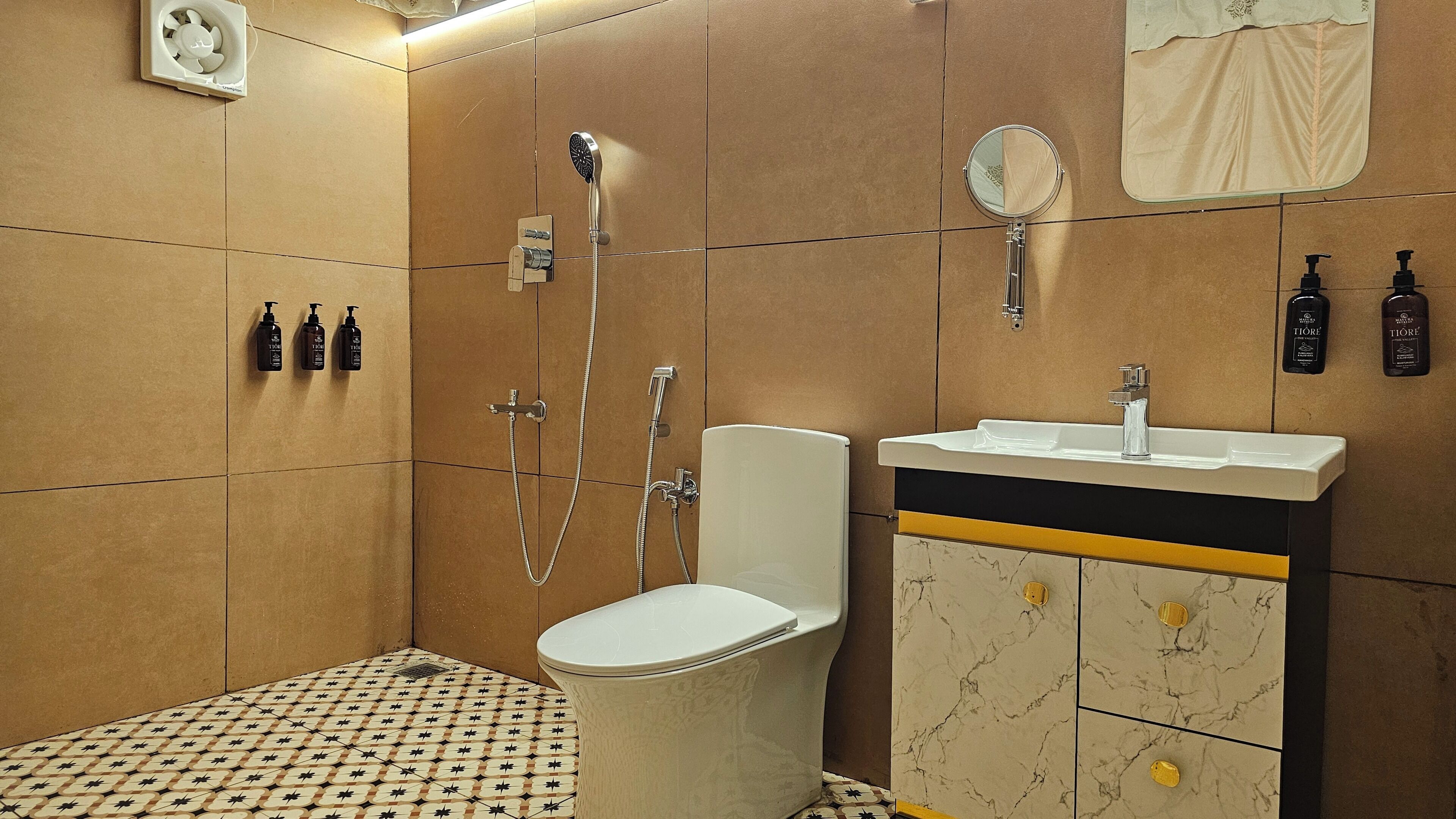 Premium Double Room, Balcony, Garden View | Bathroom | Shower, free toiletries, hair dryer, slippers