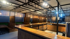 A modern interior with a wooden counter, metal beams, and vertical wooden slats. - Villas en Guatape  (Guatape)