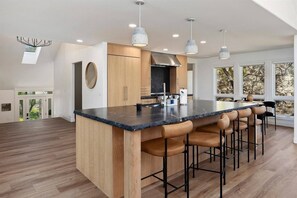 Fridge, microwave, oven, stovetop - VACATION HOME OF YOUR DREAMS! Luxury Canyon Retreat Above Shoshone Falls with Private Dock (Twin Falls)