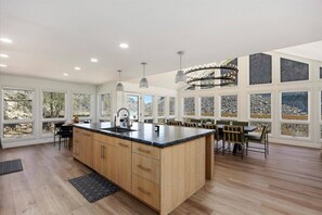 Dining - VACATION HOME OF YOUR DREAMS! Luxury Canyon Retreat Above Shoshone Falls with Private Dock (Twin Falls)