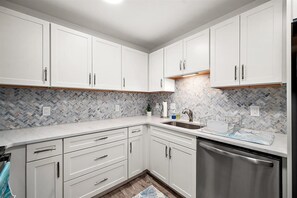 Fridge, microwave, oven, stovetop - Bayview Condo with Pool and Short Walk to Beach (Ocean City)