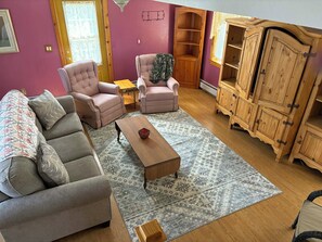 Living area - Cozy Cottage on Lake Salem Sleeps at least 6 (Derby)
