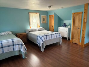 Room - Cozy Cottage on Lake Salem Sleeps at least 6 (Derby)
